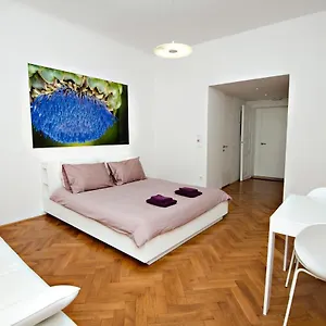 Konukevi Galeria River, Ljubljana