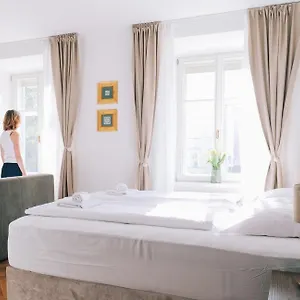  Appartement Apartments&Rooms Meščanka